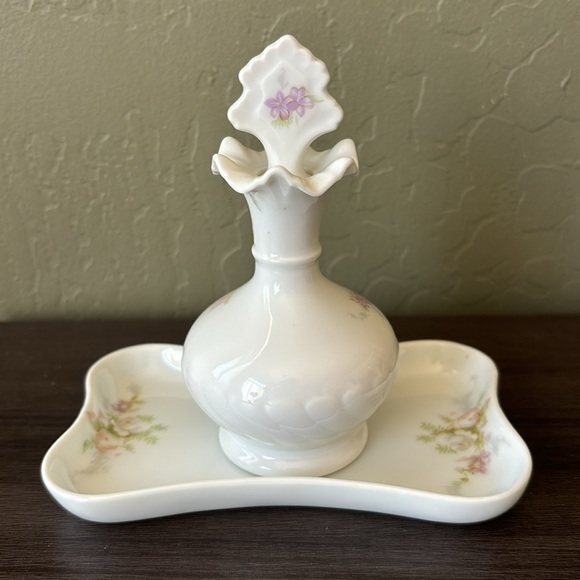 Vintage Japanese Porcelain Floral Perfume Bottle and Accessory Tray - Picture 3 of 6